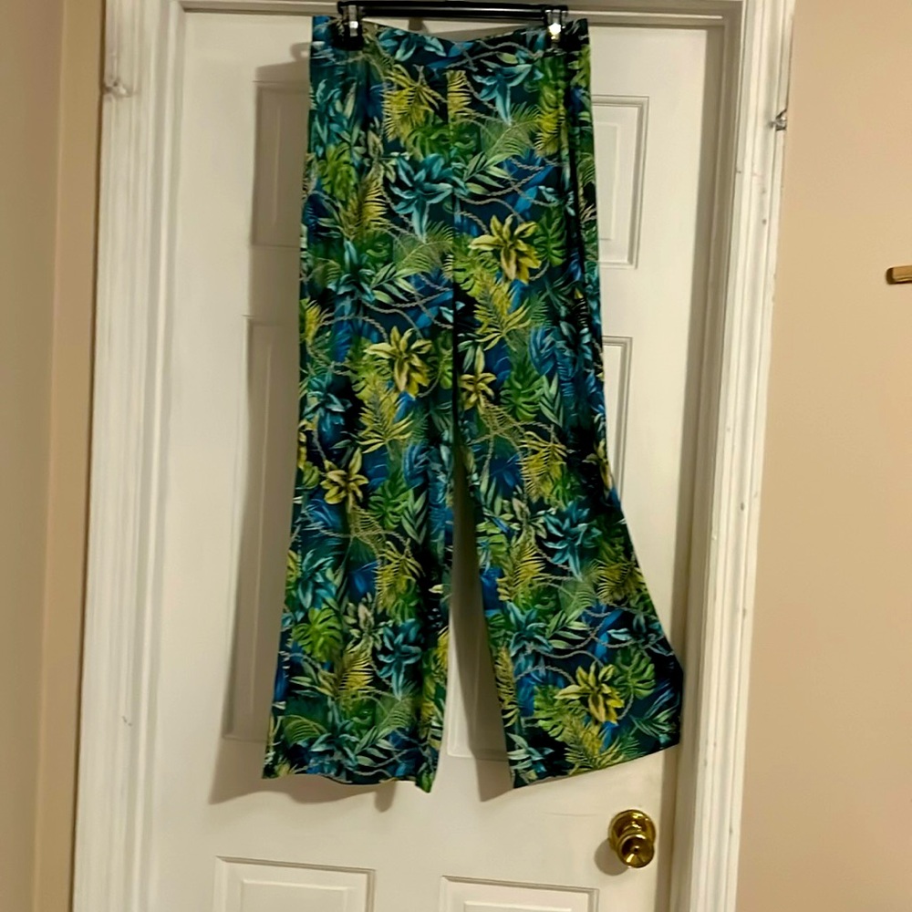 Women’s size medium Boston proper polyester/spandex multicolored pants